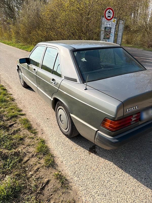 Gebraucht Mercedes 190 118 PS (86 kW) 1989 Braun Limousine