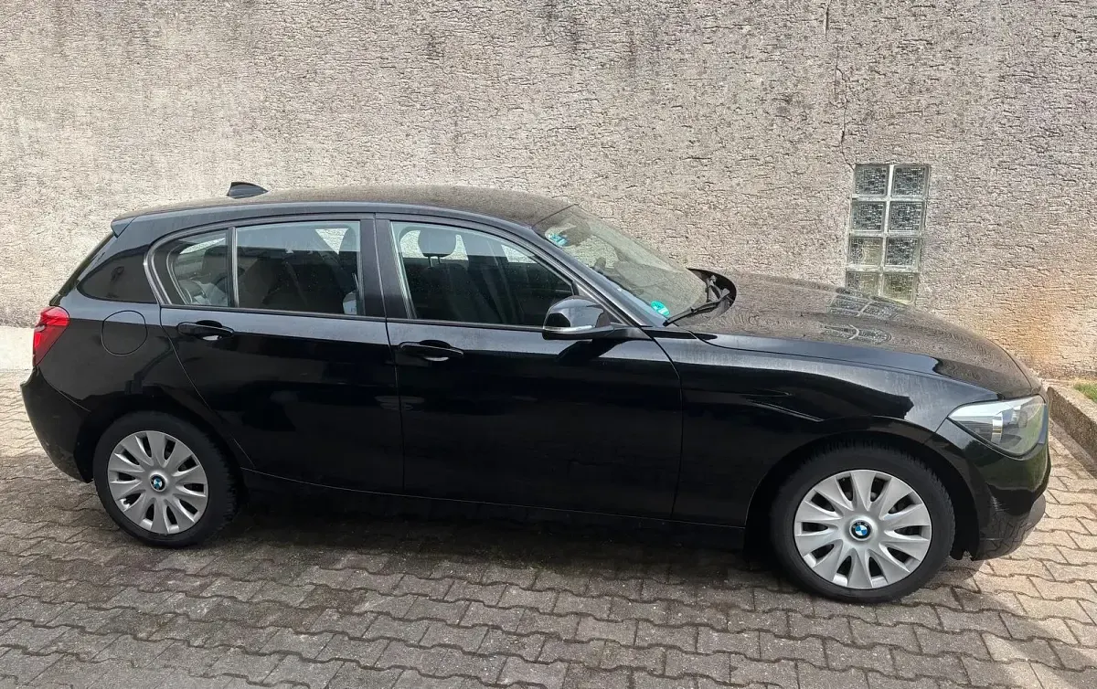 Gebraucht BMW 114 102 PS (75 kW) 2012 Schwarz Kleinwagen