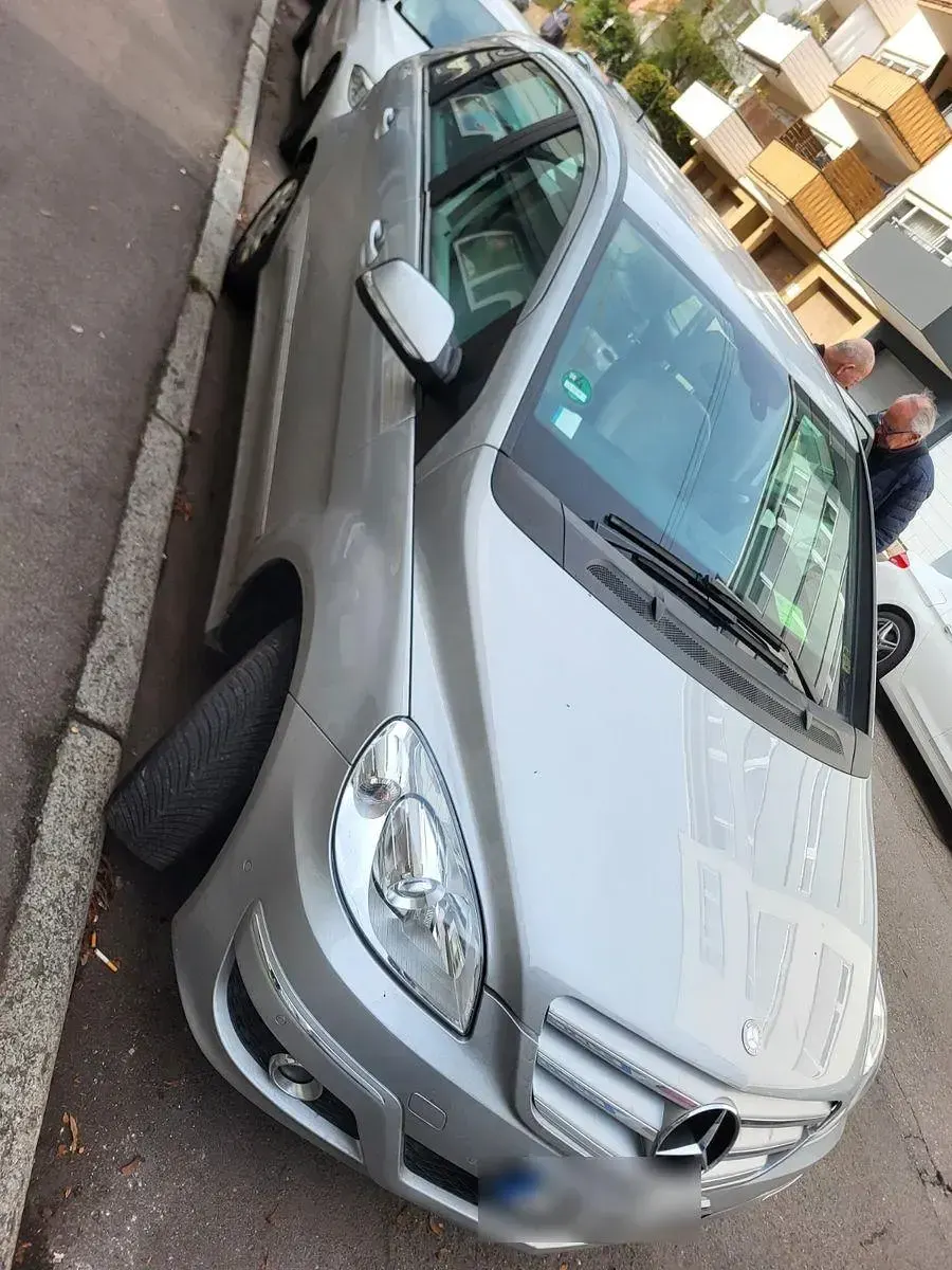 Gebraucht Mercedes B180 116 PS (85 kW) 2011 Silber Kleinwagen