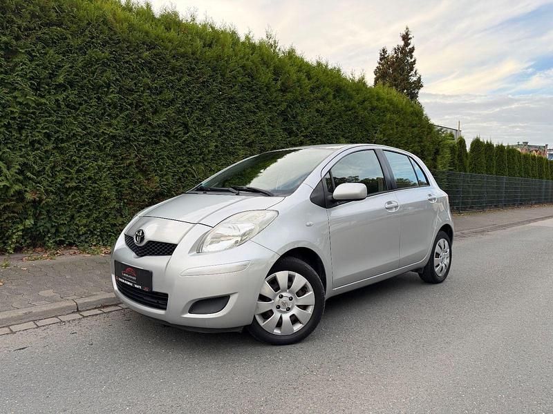 Silber Gebraucht 2009 Toyota Yaris Cool Kleinwagen | 3.950 € (Fairer Preis) - Bild 1/4