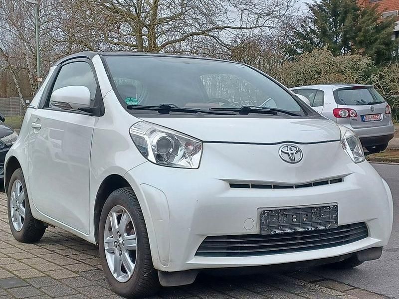 Gebraucht Toyota iQ 68 PS (50 kW) 2011 White pearl cs Kleinwagen