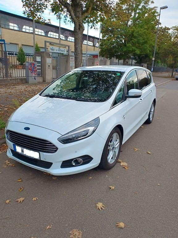 Gebraucht Ford S-MAX Titanium 179 PS (131 kW) 2017 Weiß Van / Kleinbus