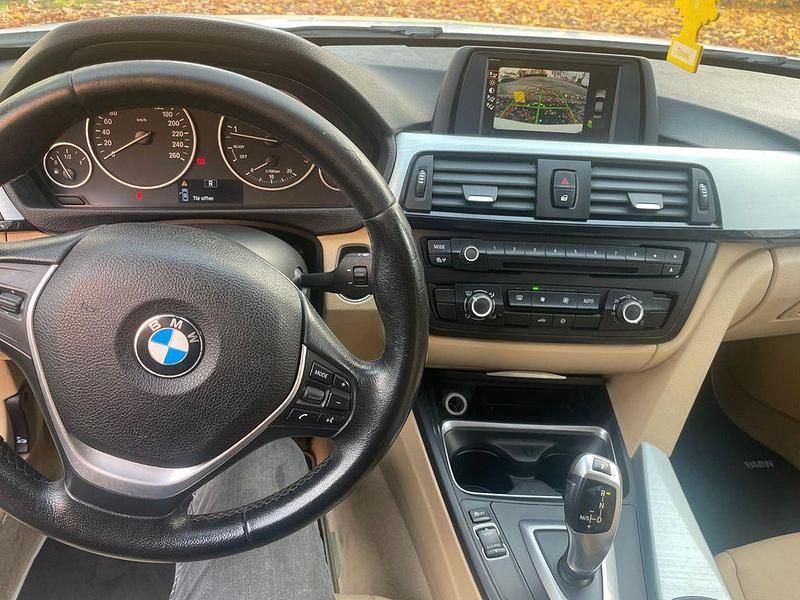 Gebraucht BMW 320 184 PS (135 kW) 2012 Weiß Limousine