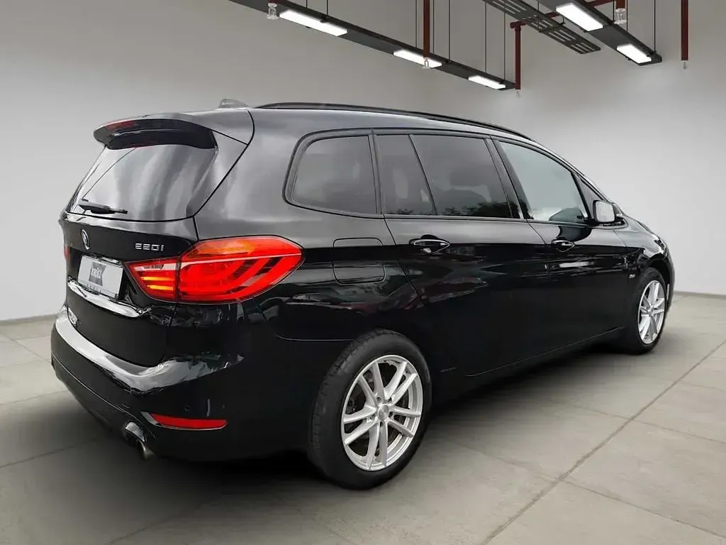 Gebraucht BMW 220 Gran Tourer Sport Line 192 PS (141 kW) 2018 Schwarz Van / Kleinbus