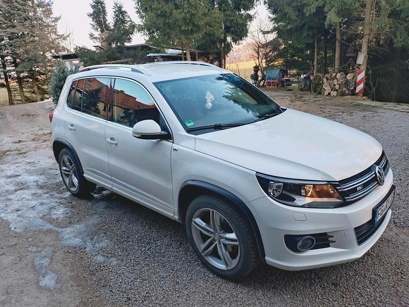 Weiß Gebraucht 2014 VW Tiguan R-line SUV | 13.250 € (Etwas zu teuer) - Bild 1/4