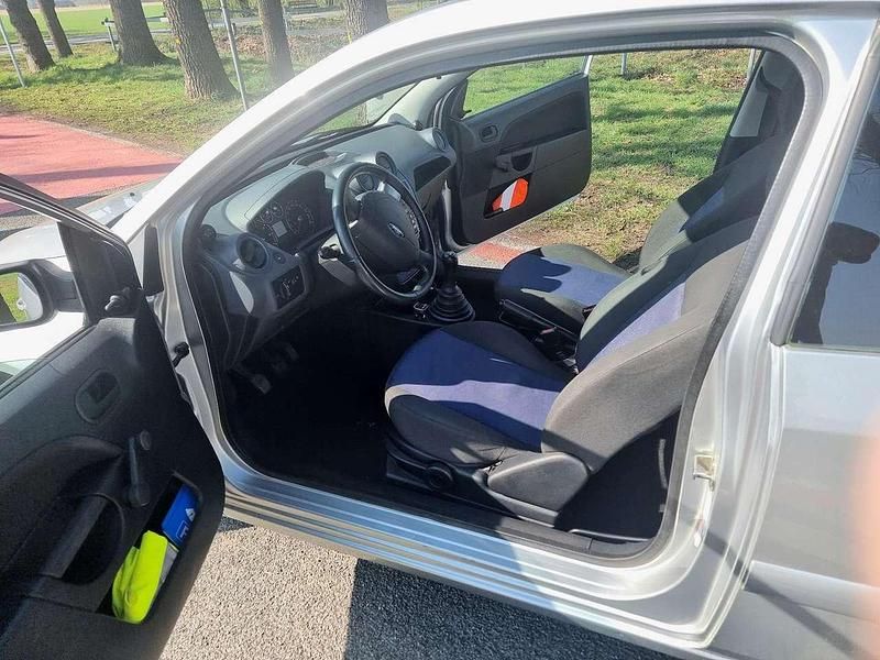 Gebraucht Ford Fiesta Ambiente 60 PS (44 kW) 2008 Silber Limousine