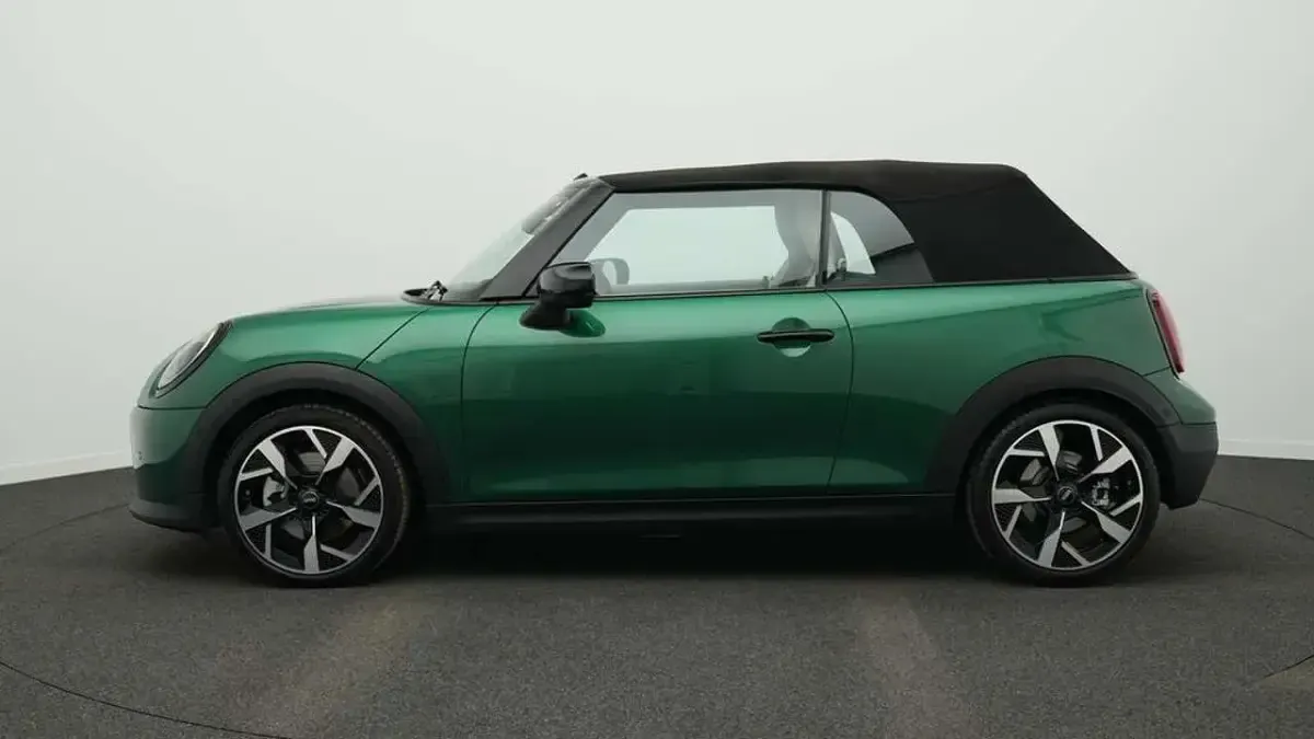 Gebraucht Mini Cooper Cabriolet Favoured 163 PS (119 kW) 2025 Grün Cabrio
