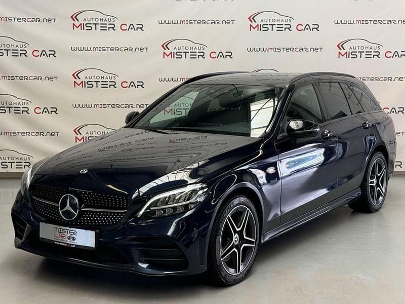 Blau Gebraucht 2020 Mercedes C300e AMG line Limousine | 21.890 € (Fairer Preis) - Bild 1/4