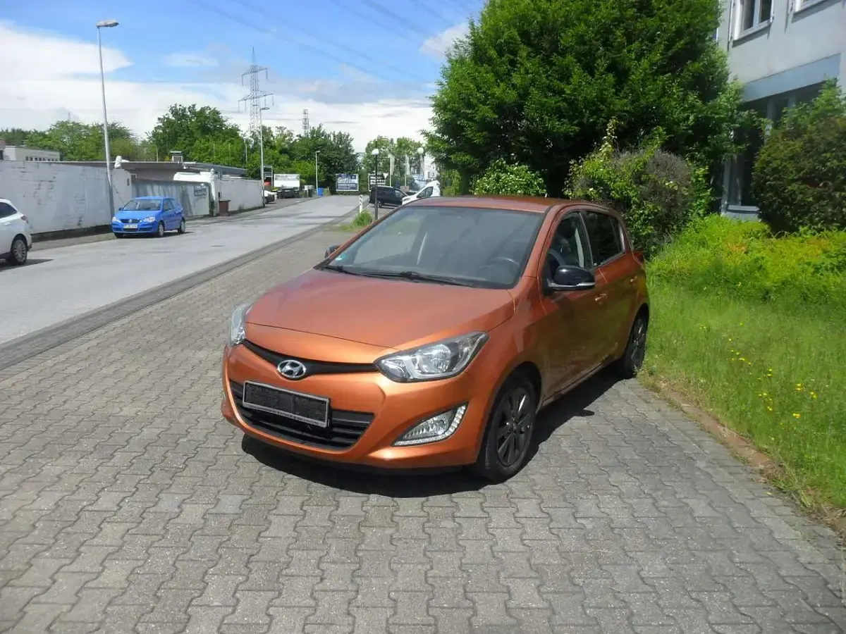 Gebraucht Hyundai i20 GO! 86 PS (63 kW) 2014 Bronzemett Kleinwagen