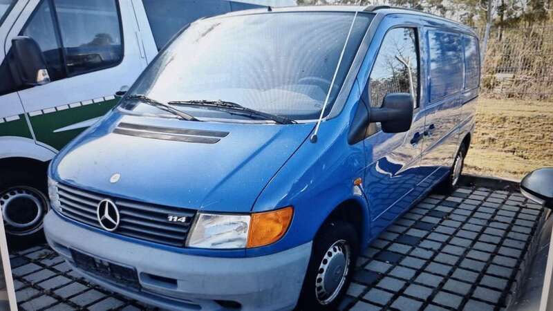 Blau Gebraucht 1998 Mercedes Vito Van / Kleinbus | 8.999 € - Bild 1/4