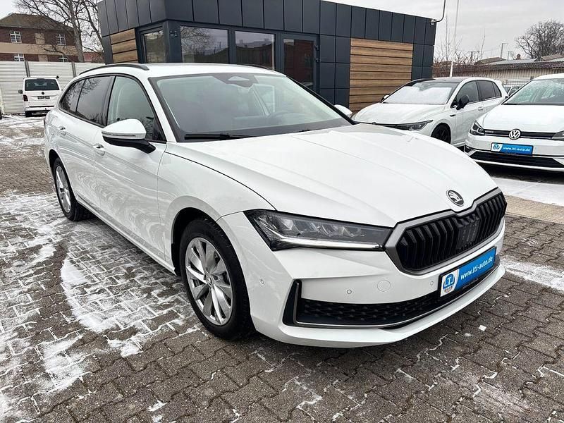Gebraucht Skoda Superb Selection 193 PS (141 kW) 2025 Purity weiss Kombi