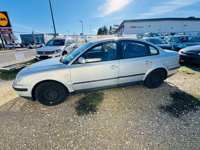 Gebraucht VW Passat 116 PS (85 kW) 1999 Grau Limousine