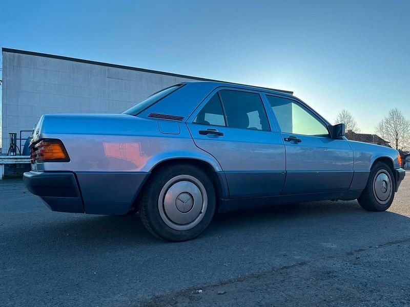 Gebraucht Mercedes 190 122 PS (89 kW) 1991 Blau Limousine