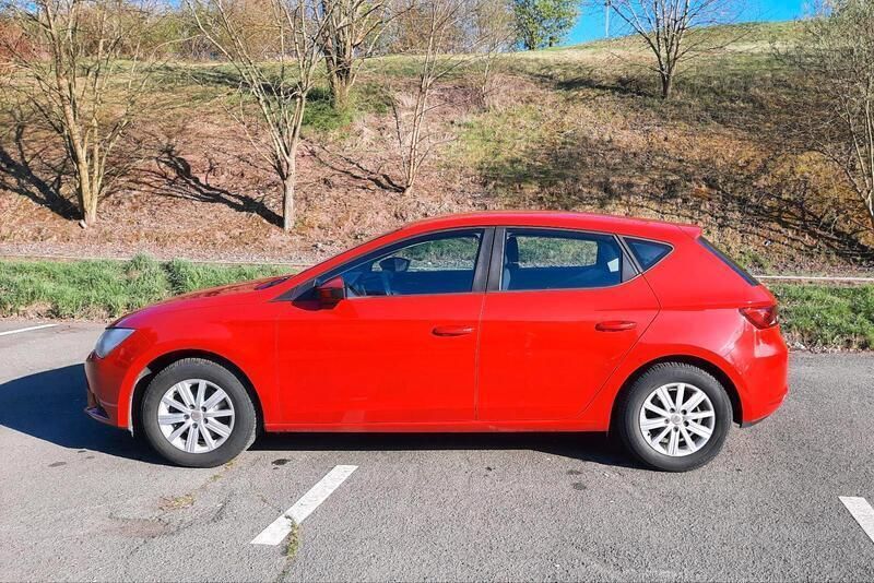 Rot Gebraucht 2013 Seat Leon Limousine | 8.990 € (Superpreis) - Bild 1/4