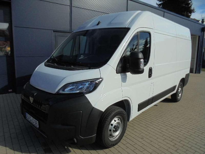 Gebraucht Peugeot Boxer 140 PS (102 kW) 2025 Kaolinweiss Van