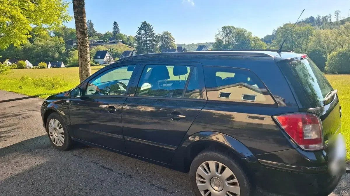 Gebraucht Opel Astra 101 PS (74 kW) 2007 Schwarz Kombi