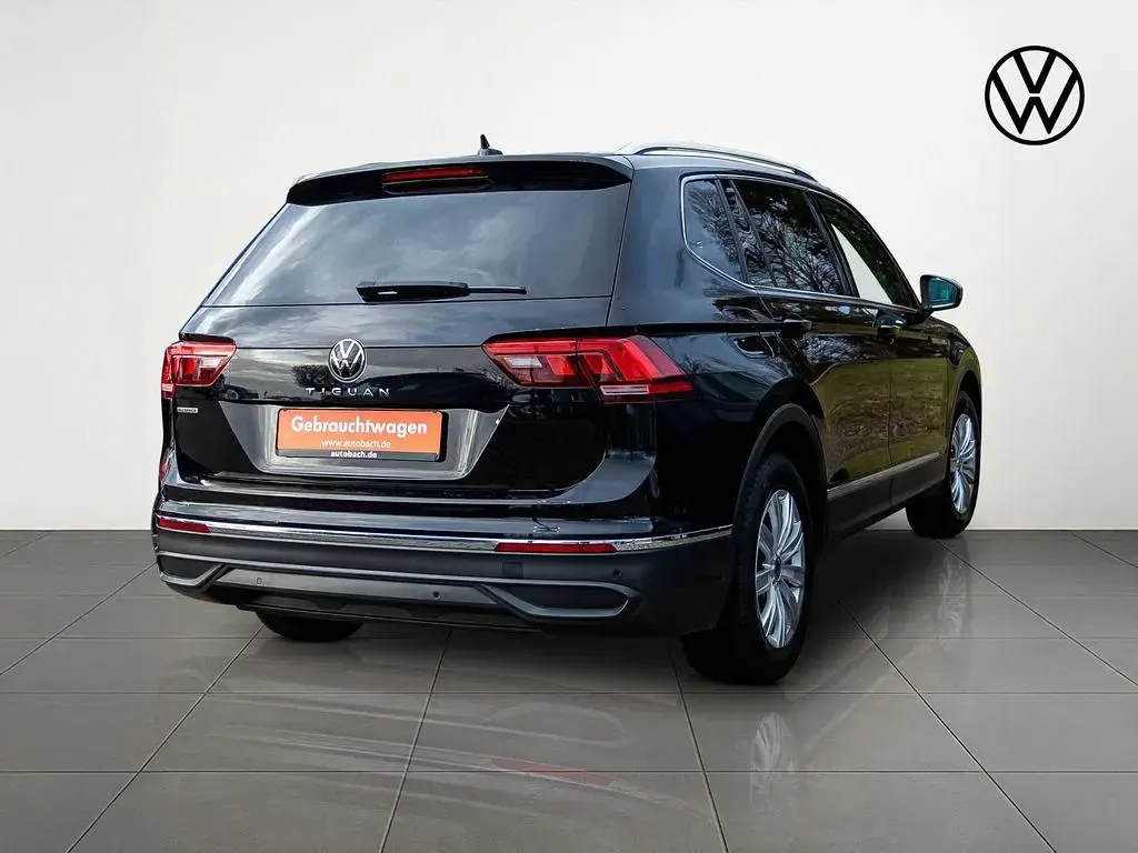 Gebraucht VW Tiguan Allspace Life 150 PS (110 kW) 2022 Deep black perleffekt SUV