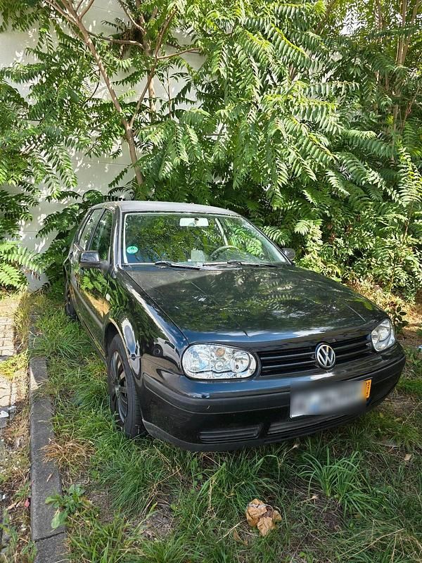Schwarz Gebraucht 2000 VW Golf IV Limousine | 700 € (Fairer Preis) - Bild 1/1