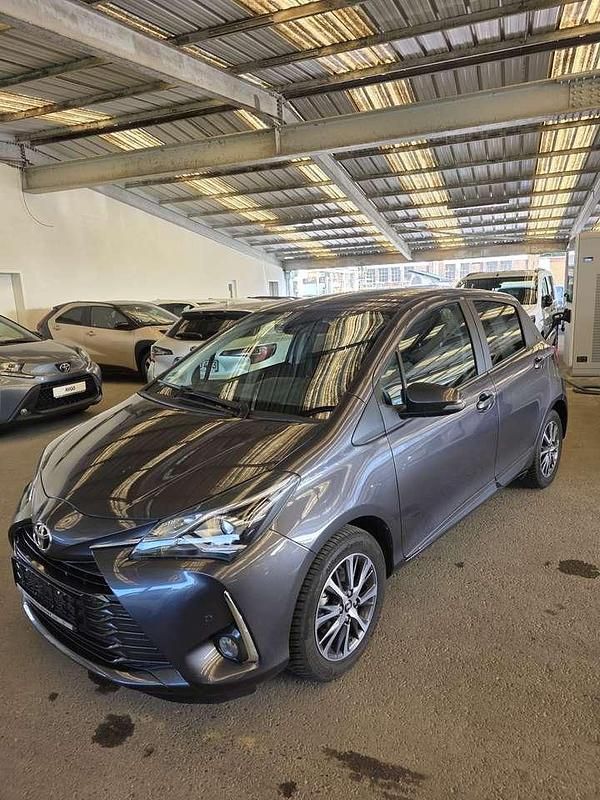 Marlingrau Gebraucht 2020 Toyota Yaris Team Kleinwagen | 14.750 € (Fairer Preis) - Bild 1/4