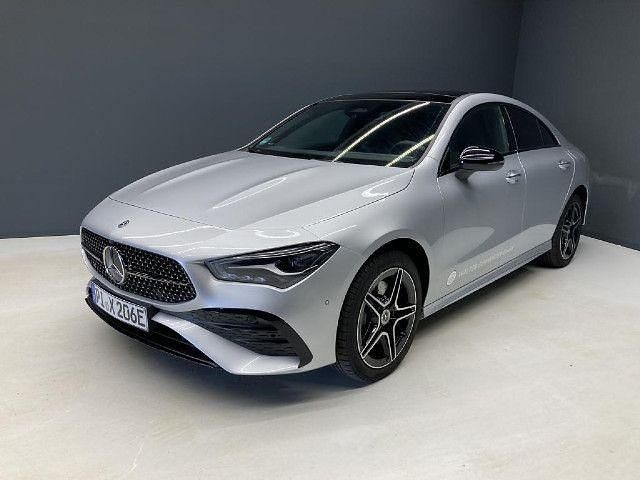 Silber Gebraucht 2024 Mercedes CLA250e AMG line Limousine | 42.890 € (Teuer) - Bild 1/4