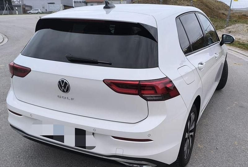 Gebraucht VW Golf VIII Active 150 PS (110 kW) 2022 Weiß Limousine
