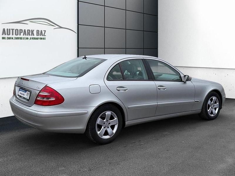 Gebraucht Mercedes E220 150 PS (110 kW) 2002 Silber Limousine