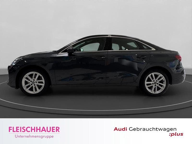 Gebraucht Audi A3 Ambiente 150 PS (110 kW) 2023 Rot Limousine