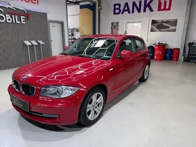 Gebraucht BMW 118 Advantage 143 PS (105 kW) 2011 Rot Kleinwagen