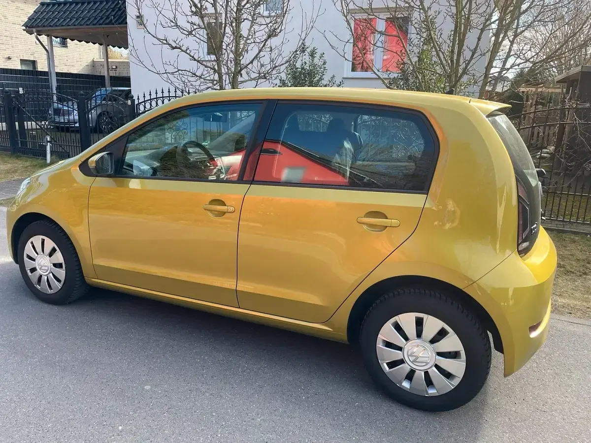 Używany VW up! 55 KM (40 kW) 2017 Złoty Hatchback