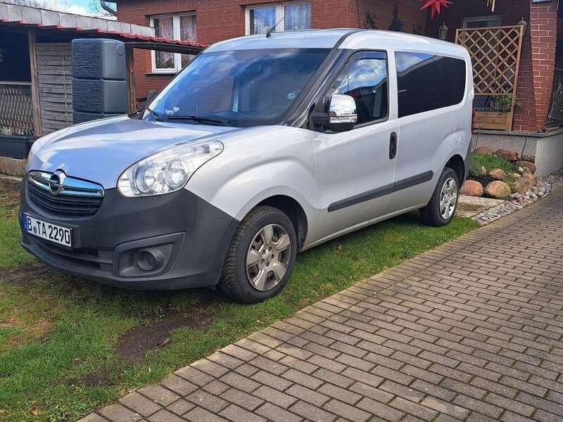 Silber Gebraucht 2013 Opel Combo Van / Kleinbus | 6.999 € (Etwas zu teuer) - Bild 1/4