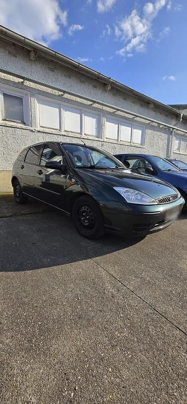 Second-hand Ford Focus 116 CP (85 kW) 2004 Verde Hatchback