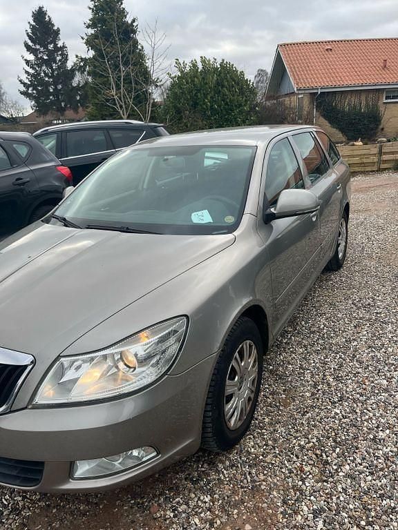 Beige Gebraucht 2009 Skoda Octavia Ambiente Kombi | 1.400 € - Bild 1/4