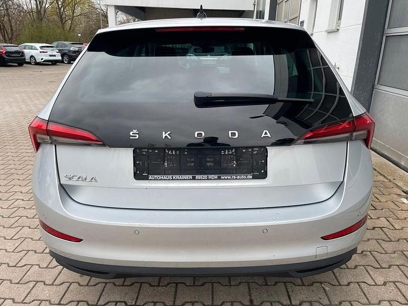 Gebraucht Skoda Scala Drive 116 PS (85 kW) 2021 Brilliantsilber metallic (metallic) Kleinwagen