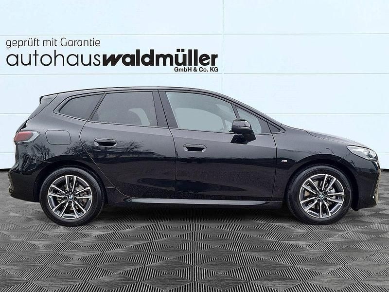 Gebraucht BMW 220 Active Tourer Luxury Line 156 PS (114 kW) 2025 Schwarz Van / Kleinbus