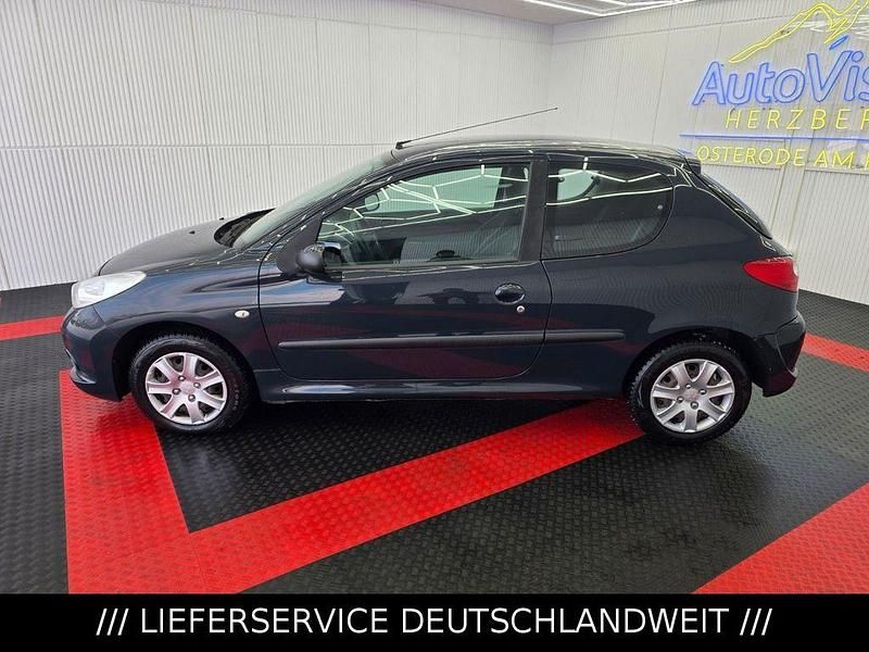 Gebraucht Peugeot 206+ Basis 75 PS (55 kW) 2010 Grau Kleinwagen