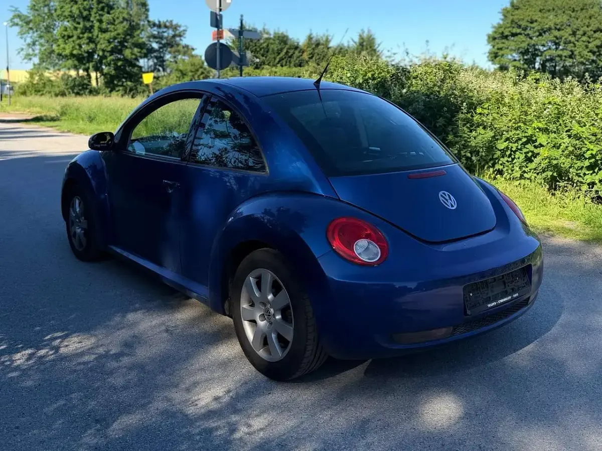 Gebraucht VW New Beetle 75 PS (55 kW) 2006 Laser blue perleffekt Kleinwagen