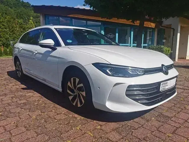 Gebraucht VW Passat Business 150 PS (110 kW) 2024 Weiß Kombi