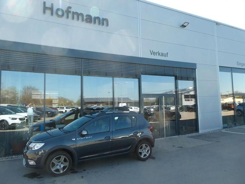 Gebraucht Dacia Sandero 90 PS (66 kW) 2019 Grau Kleinwagen