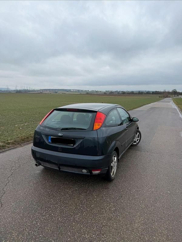 Gebraucht Ford Focus 115 PS (84 kW) 2000 Blau Coupé