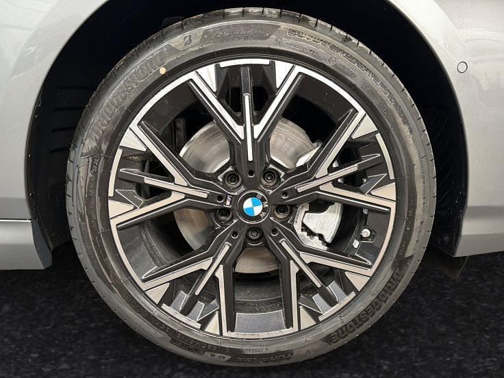 Neu BMW 118 M Sport 150 PS (110 kW) 2026 Skyscraper grau metallic Kleinwagen