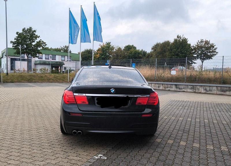 Gebraucht BMW 730 M Sport 245 PS (180 kW) 2010 Schwarz Limousine