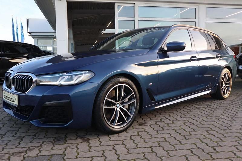Phytonicblau Gebraucht 2022 BMW 530 Shadowline Kombi | 38.790 € (Fairer Preis) - Bild 1/4
