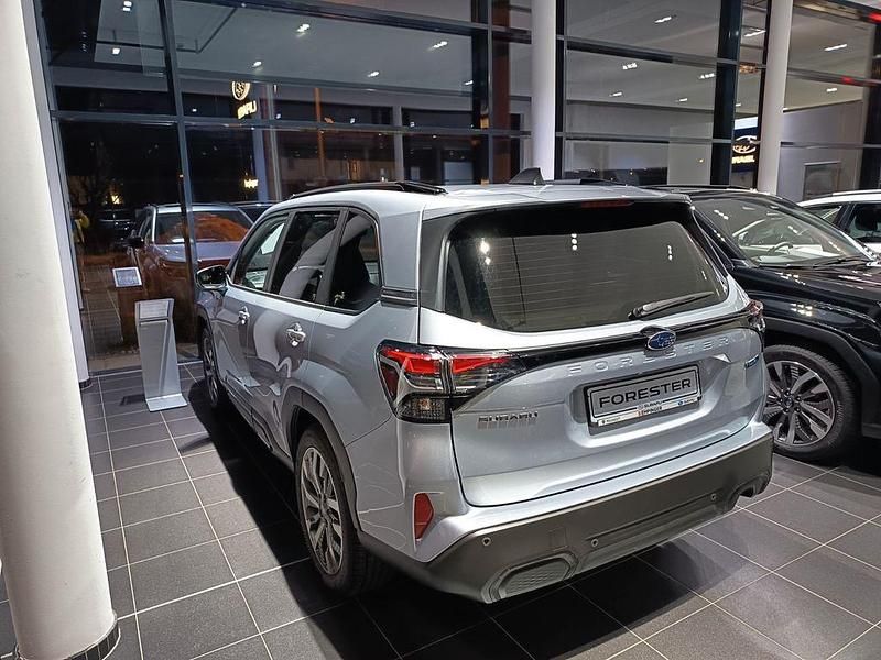 Neu Subaru Forester Platinum 150 PS (110 kW) 2025 Silber SUV