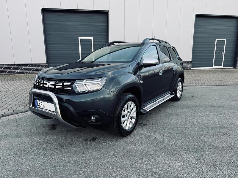 Grau Gebraucht 2023 Dacia Duster Expression SUV | 18.000 € - Bild 1/4
