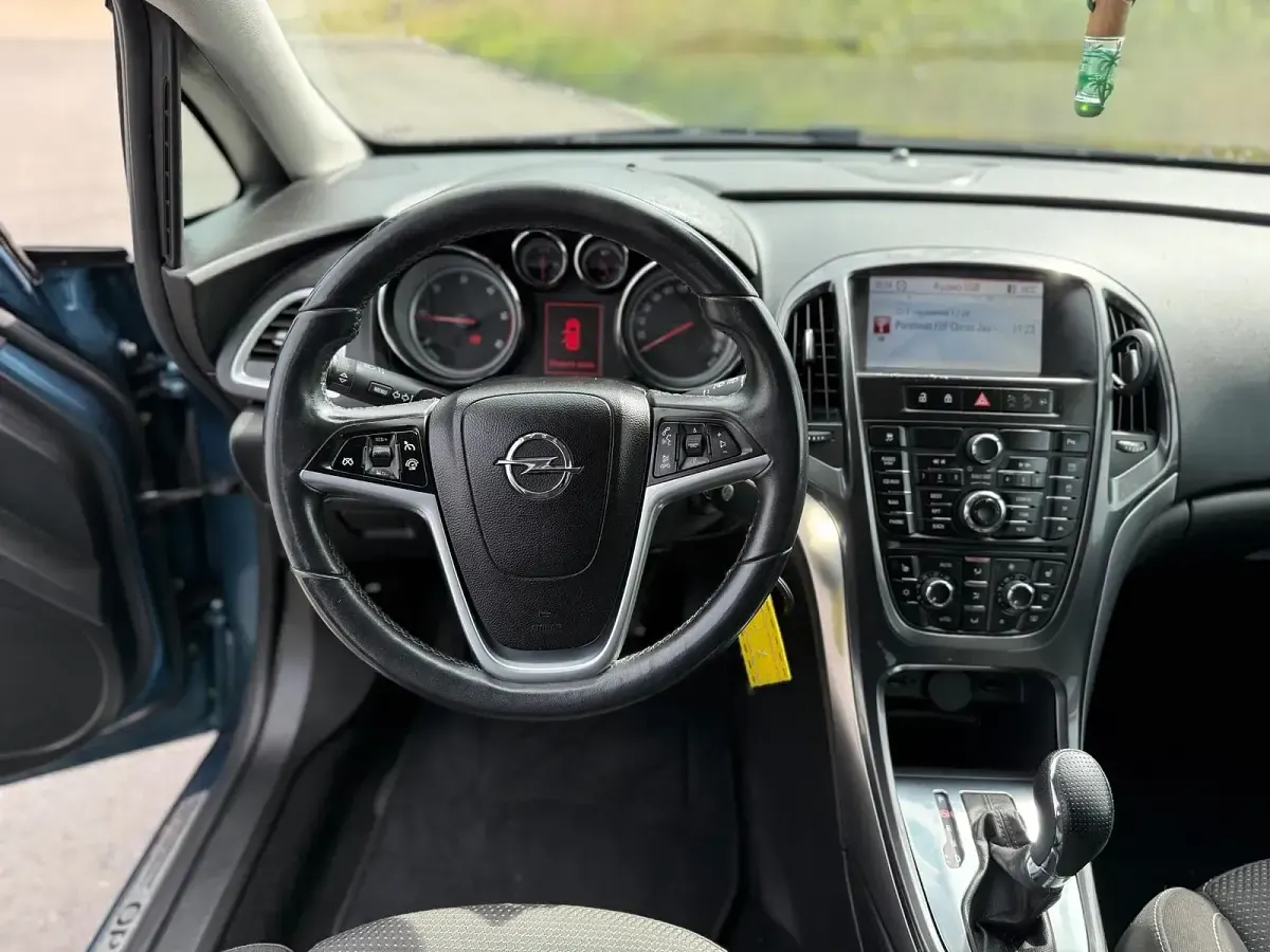 Gebraucht Opel Astra 160 PS (117 kW) 2013 Blau Limousine