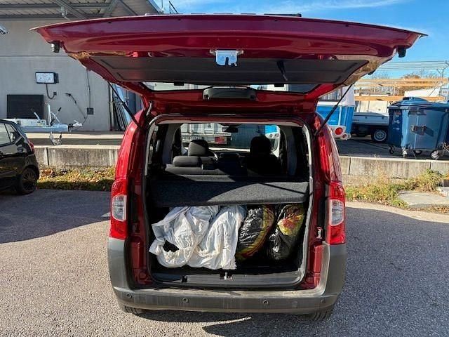 Gebraucht Peugeot Bipper 73 PS (53 kW) 2009 Rot Van / Kleinbus