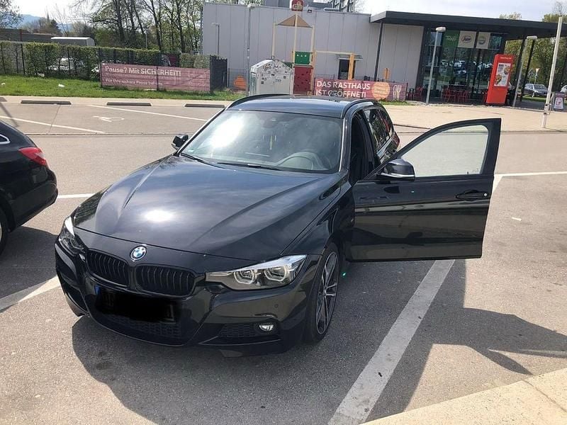 Schwarz Gebraucht 2018 BMW 320 M Sport Kombi | 16.400 € (Guter Preis) - Bild 1/4