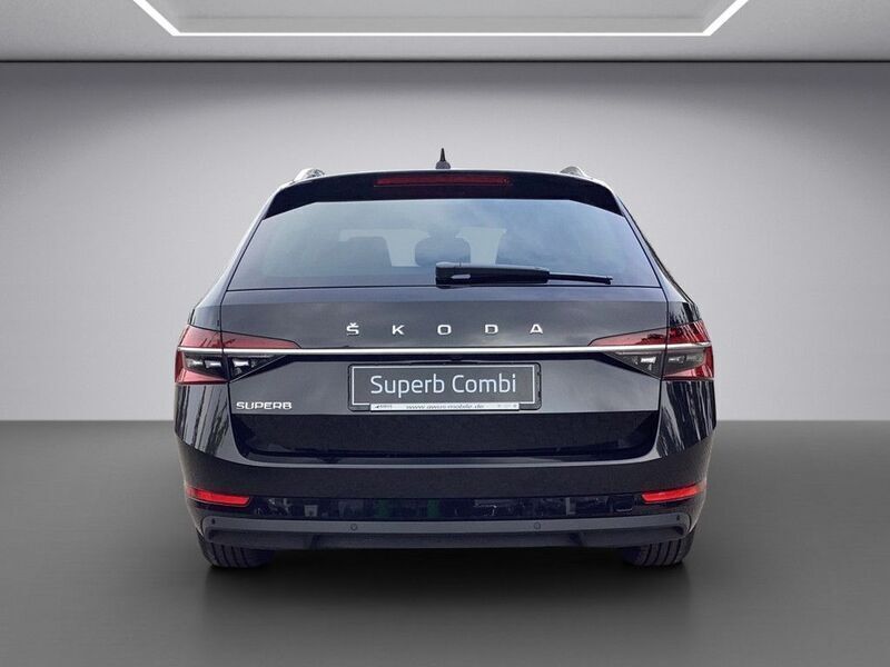 Gebraucht Skoda Superb Style 150 PS (110 kW) 2023 Schwarz Kombi