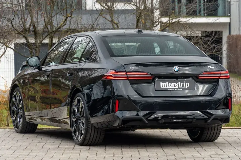 Gebraucht BMW 540 M Sport 303 PS (222 kW) 2026 Schwarz Limousine