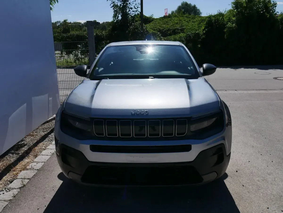 Neu Jeep Avenger Longitude 101 PS (74 kW) 2026 Grau SUV
